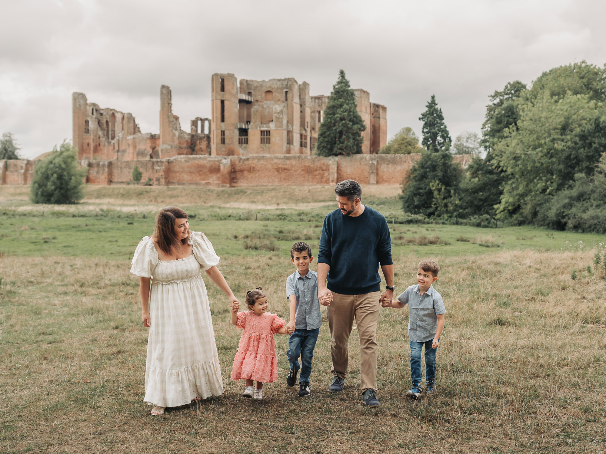 Family walking in front of Kenilworth Castle