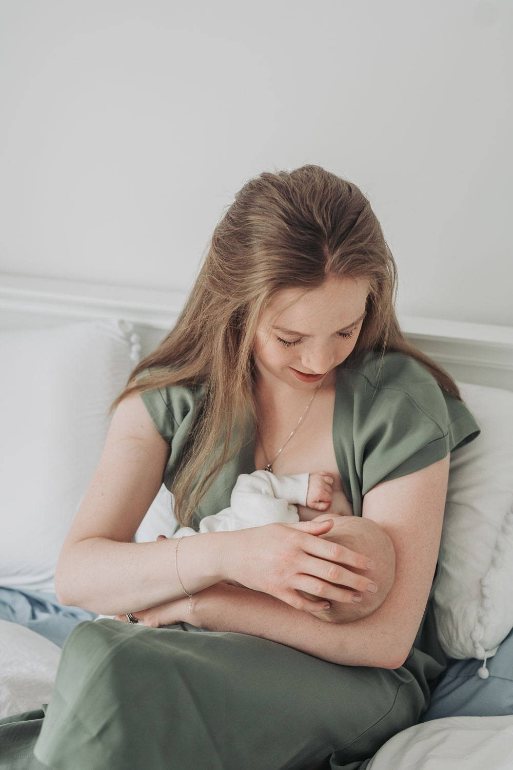 mum wearing green breast feeding