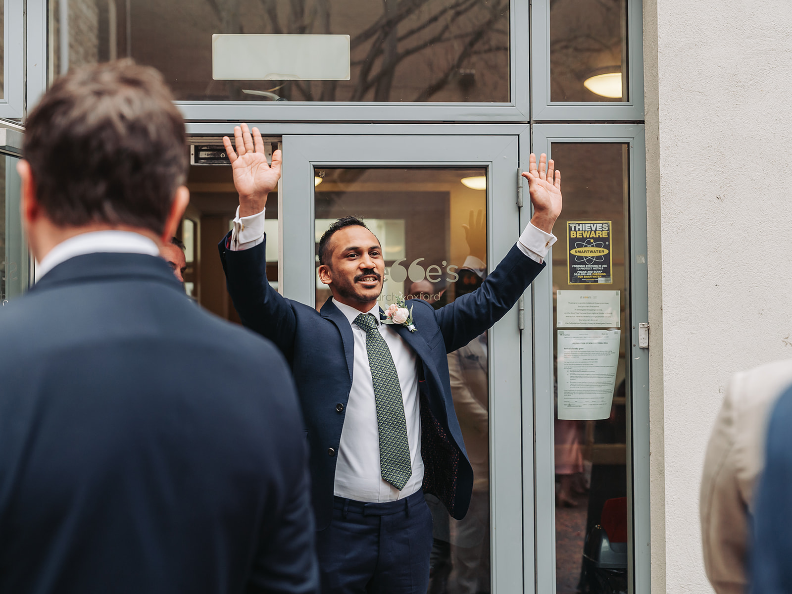 Best man hands up getting everyone's attention