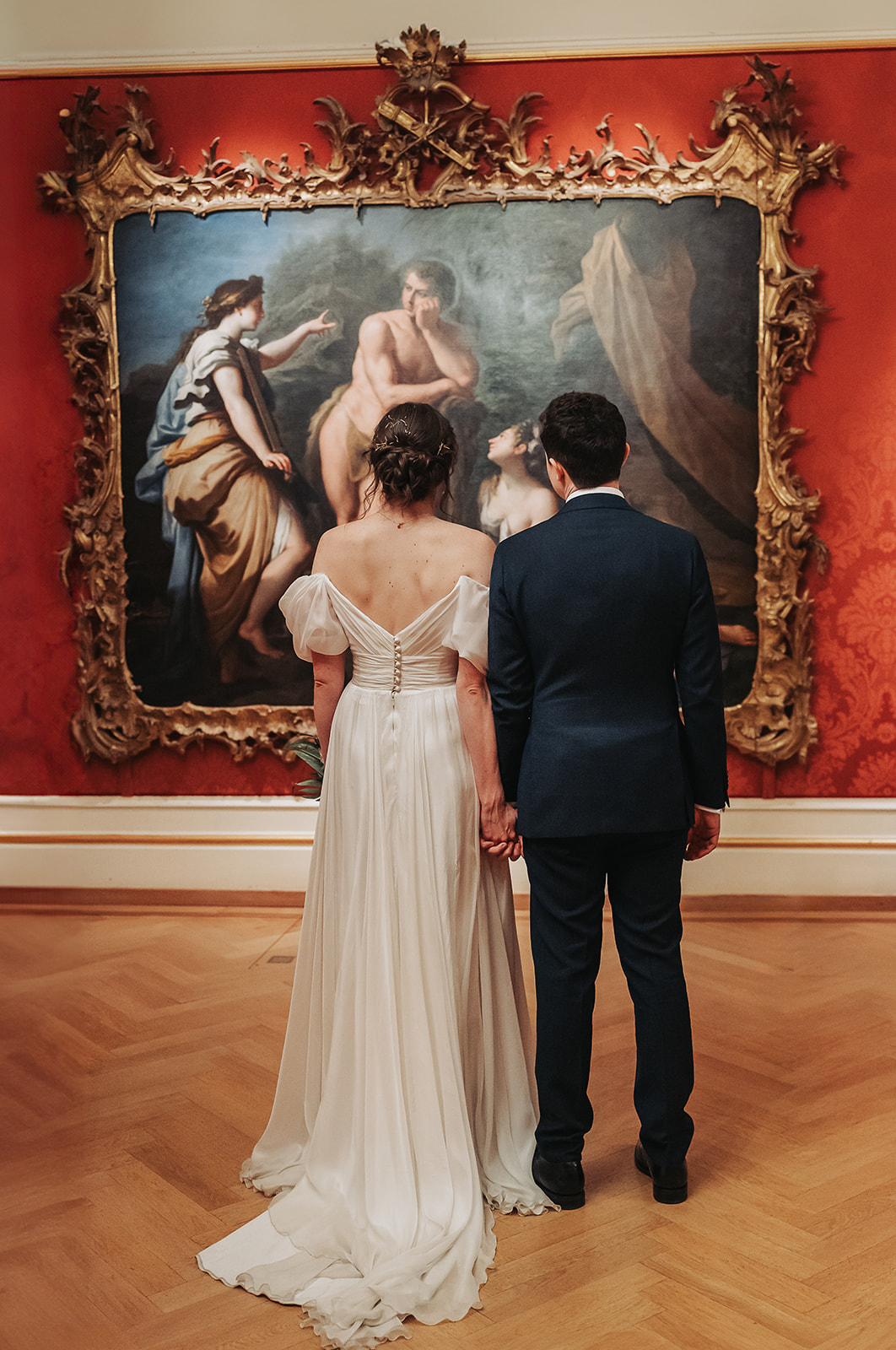 Back of wedding couple looking at art in Ashmolean museum